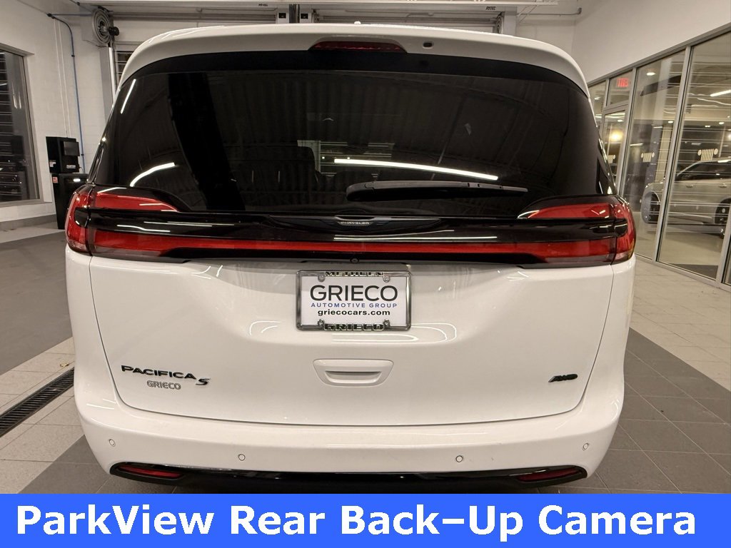 Used 2021 Chrysler Pacifica Touring-L w/ Uconnect Theater Family Group image 10