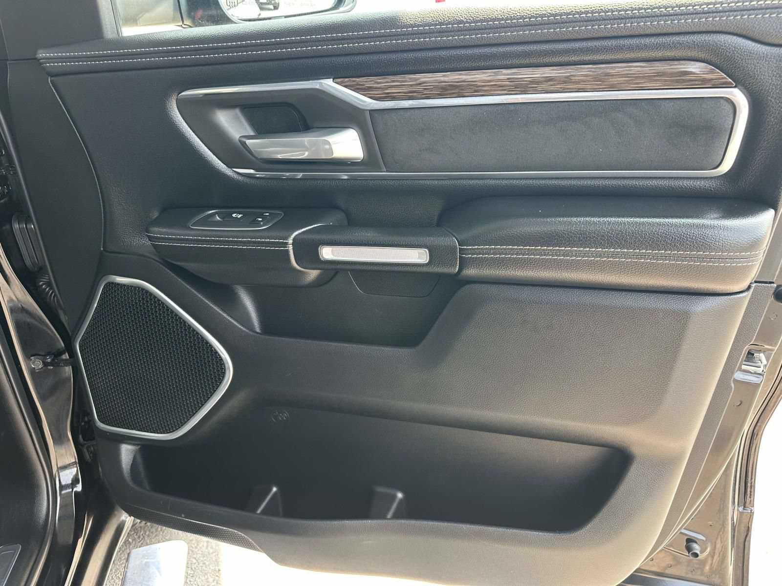 Used 2019 RAM 1500 Laramie AWD/4WD image 29
