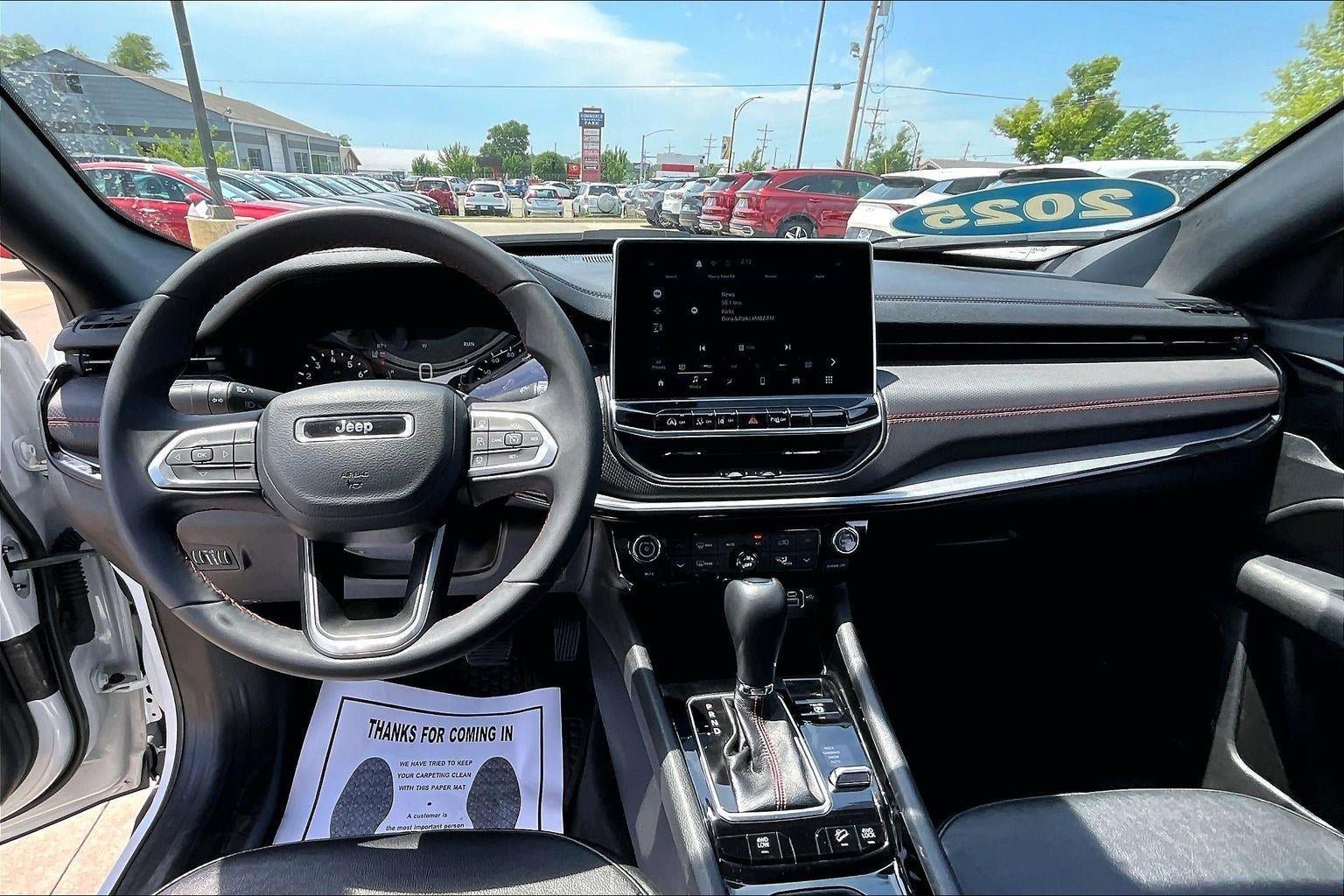 Used 2025 Jeep Compass Trailhawk AWD/4WD image 7