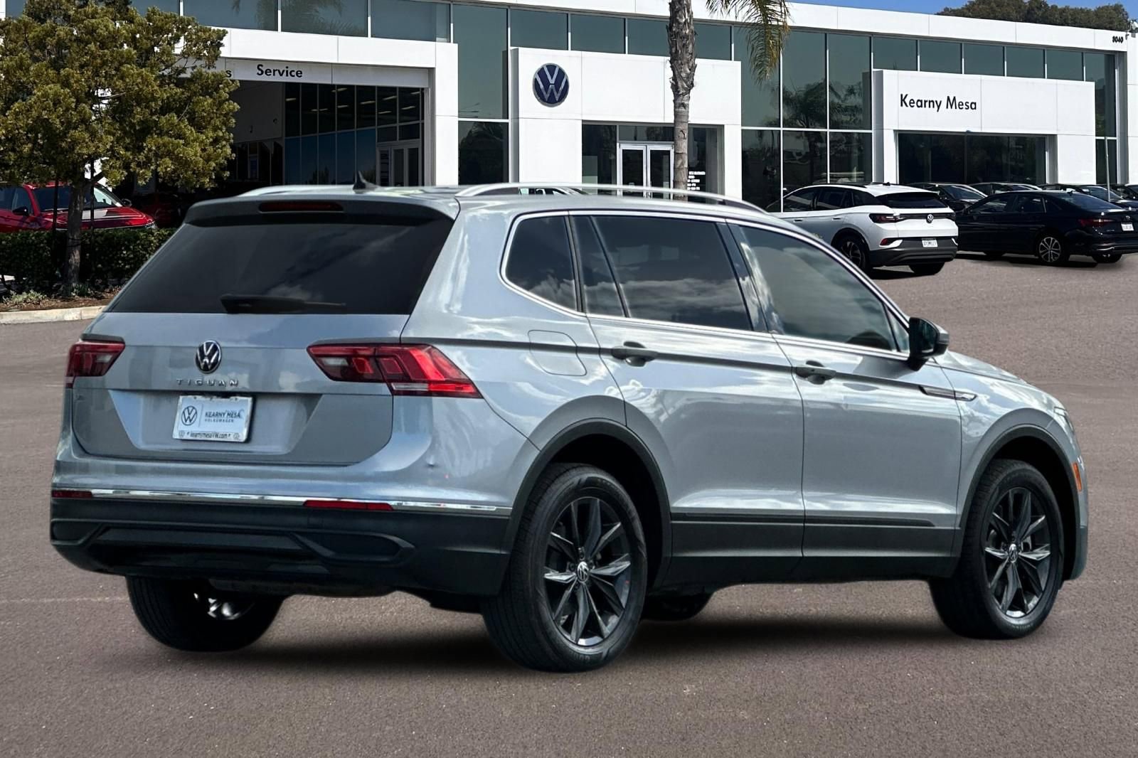 Used 2024 Volkswagen Tiguan SE FWD image 4