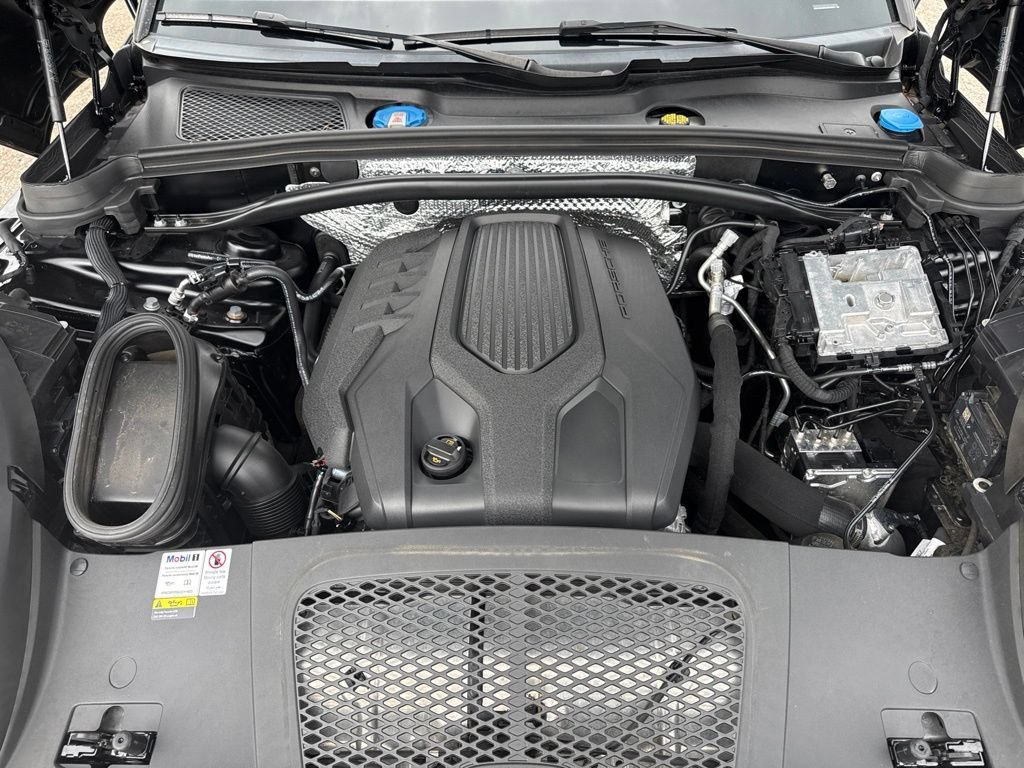 Used 2022 Porsche Macan AWD/4WD image 34