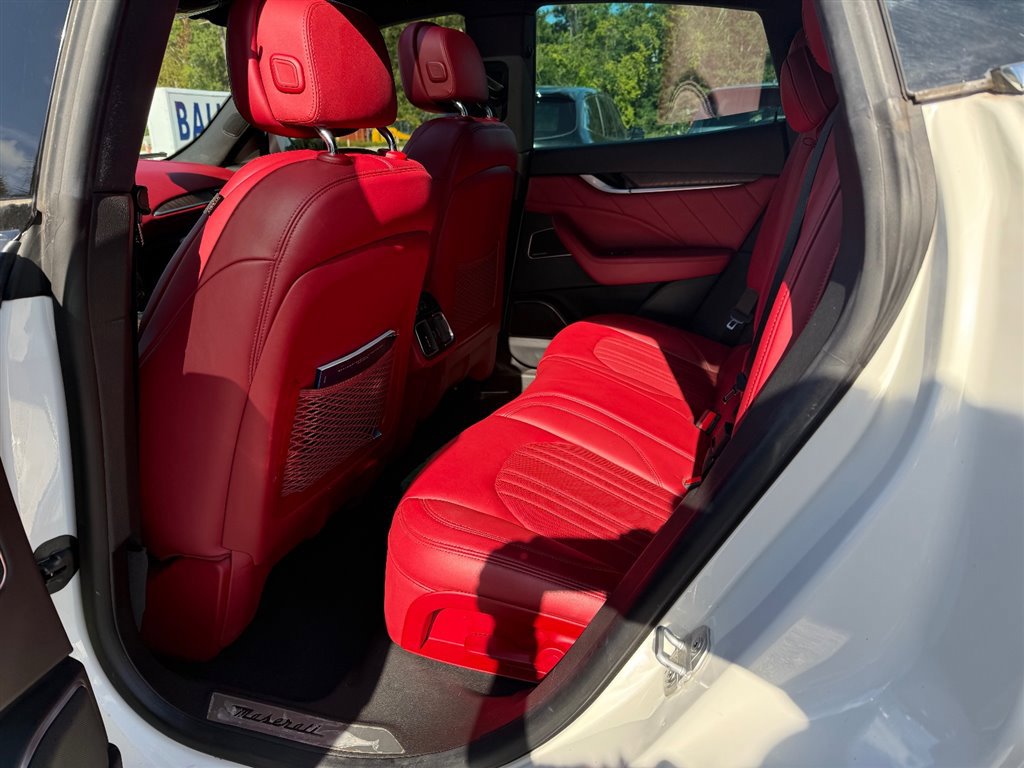 Used 2019 Maserati Levante GranLusso image 13