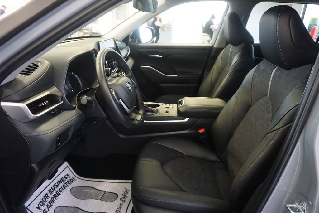 Used 2025 Toyota Highlander XLE AWD/4WD image 22