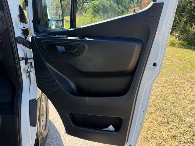 Used 2020 Freightliner Sprinter 2500 image 17