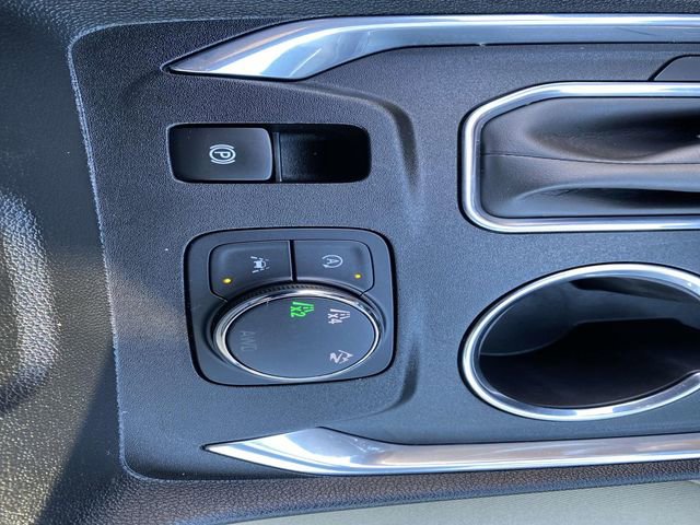 Used 2023 Chevrolet Traverse LT image 12