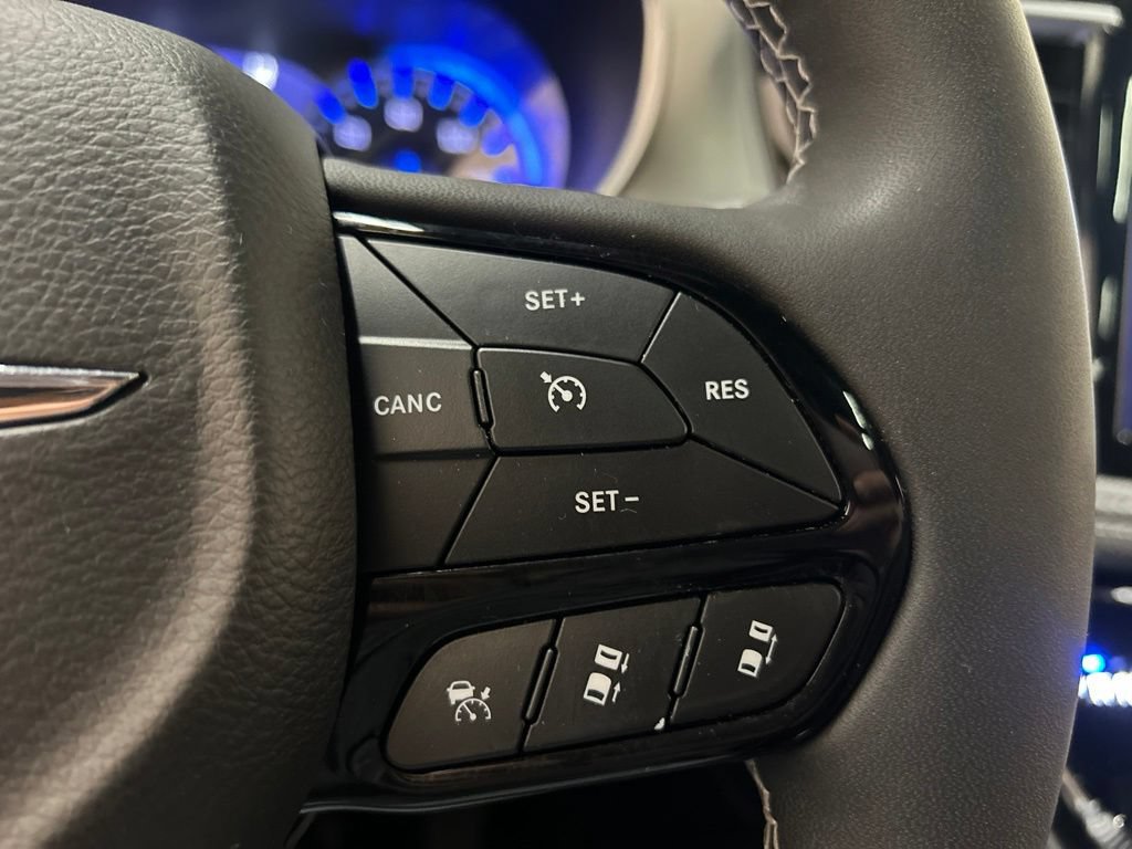Used 2024 Chrysler Pacifica Limited w/ S Appearance Package FWD image 22