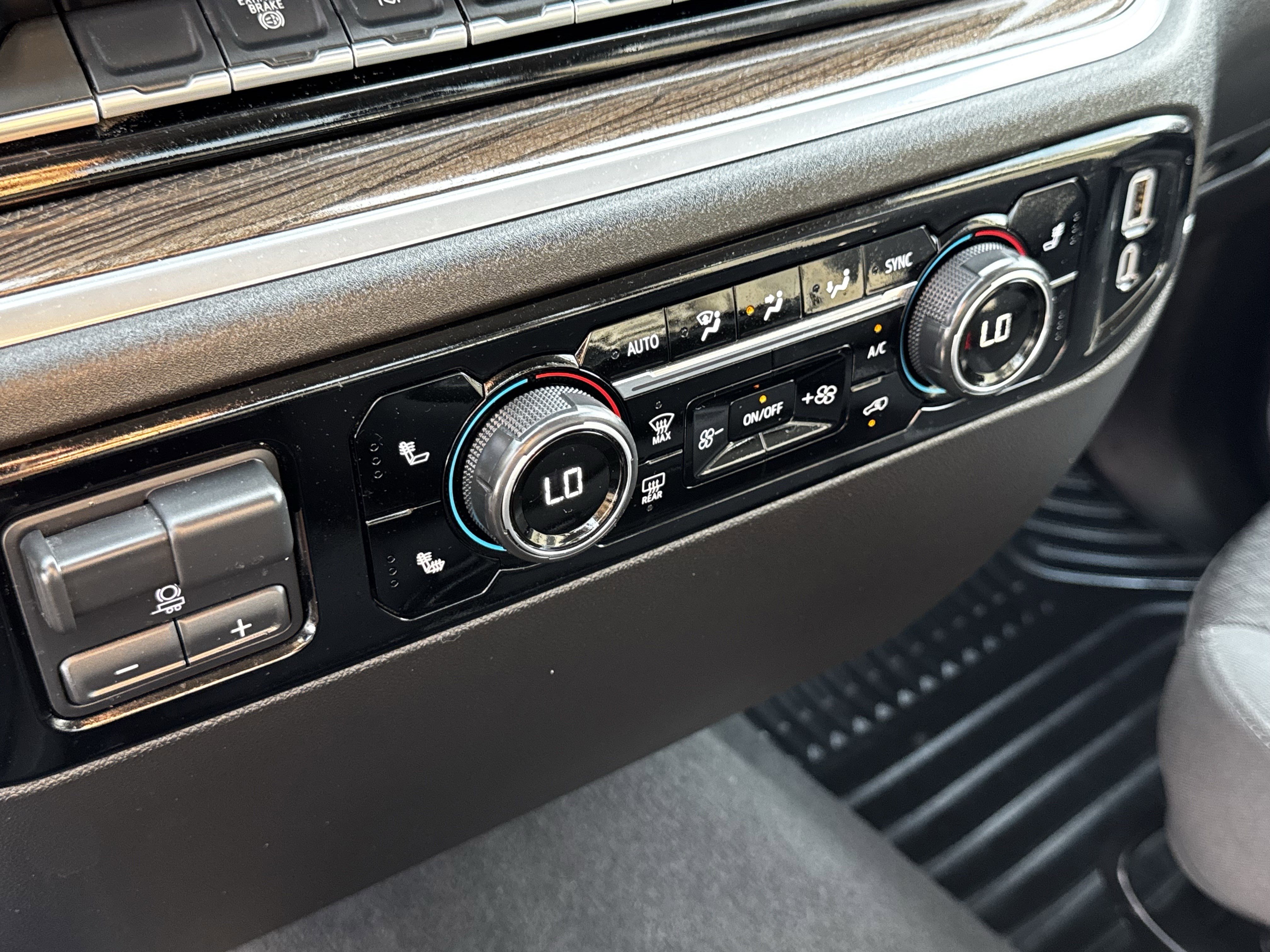 Used 2025 Chevrolet Silverado 2500 LT w/ Convenience Package image 21