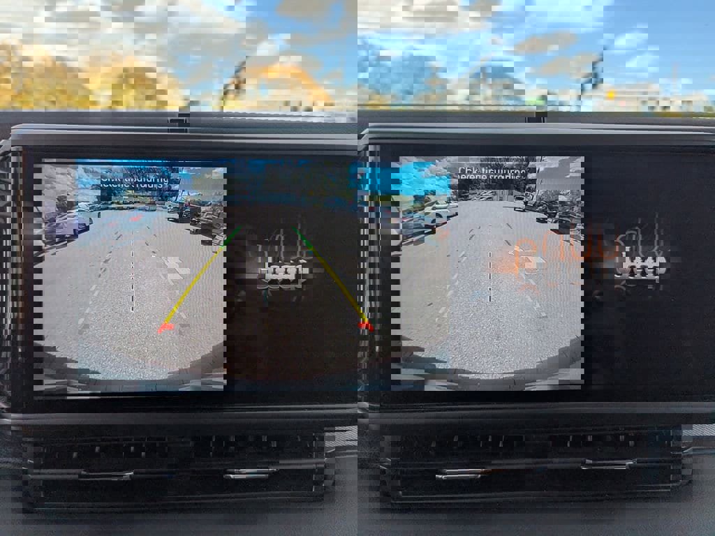 Used 2025 Jeep Wrangler Sahara image 20