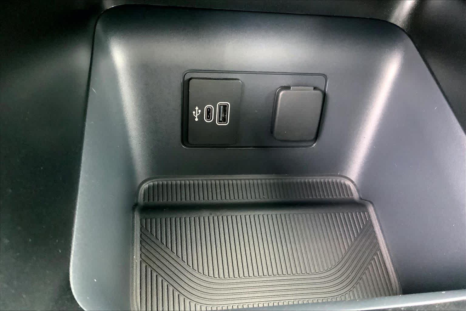 New 2026 Ford Explorer Active RWD image 16
