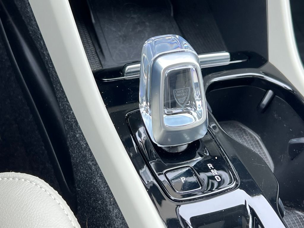Used 2023 Volvo XC40 B4 Plus image 28