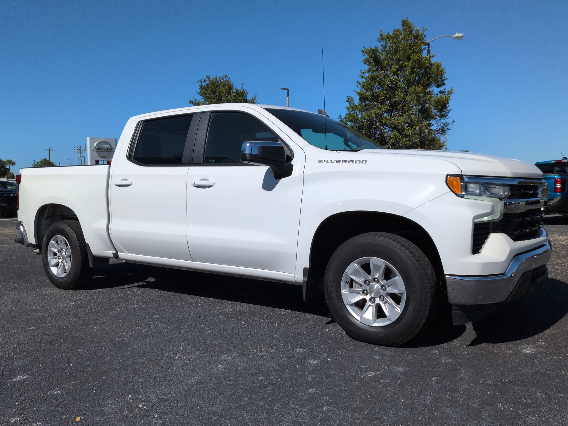 Used 2025 Chevrolet Silverado 1500 LT RWD image 2