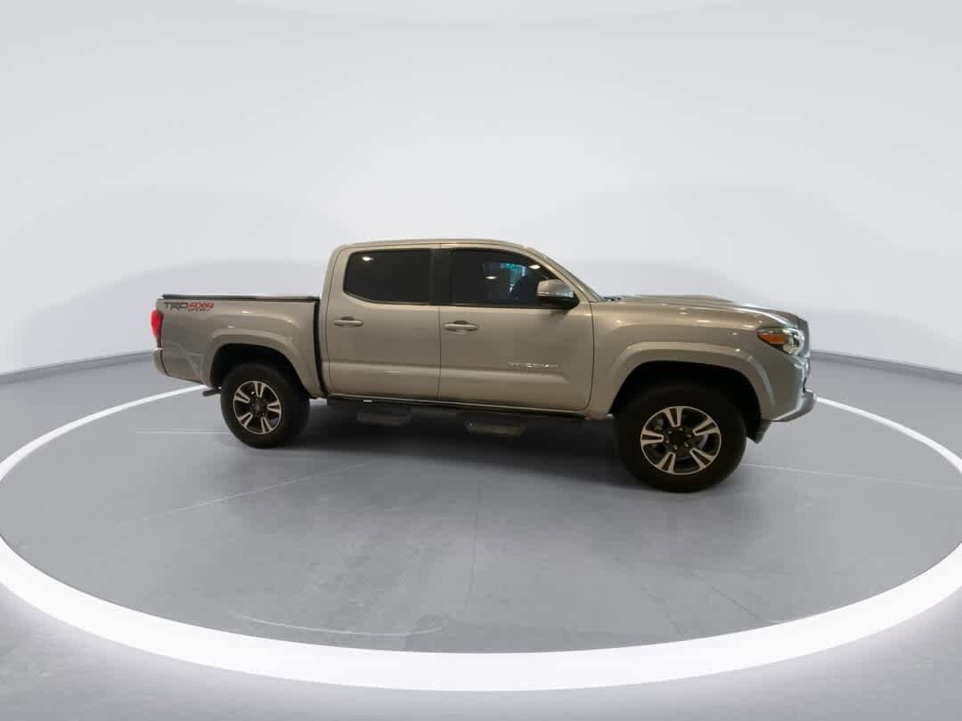 Used 2019 Toyota Tacoma TRD Sport AWD/4WD image 9
