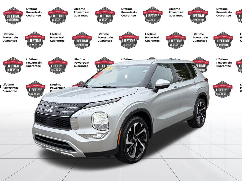 Used 2024 Mitsubishi Outlander SE video 1
