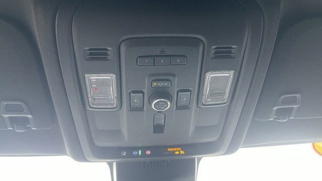 Used 2023 Chevrolet Suburban Premier image 21