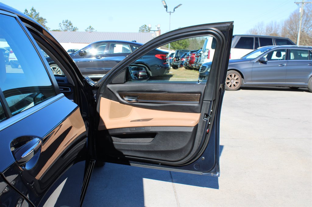 Used 2012 BMW 740i RWD image 27