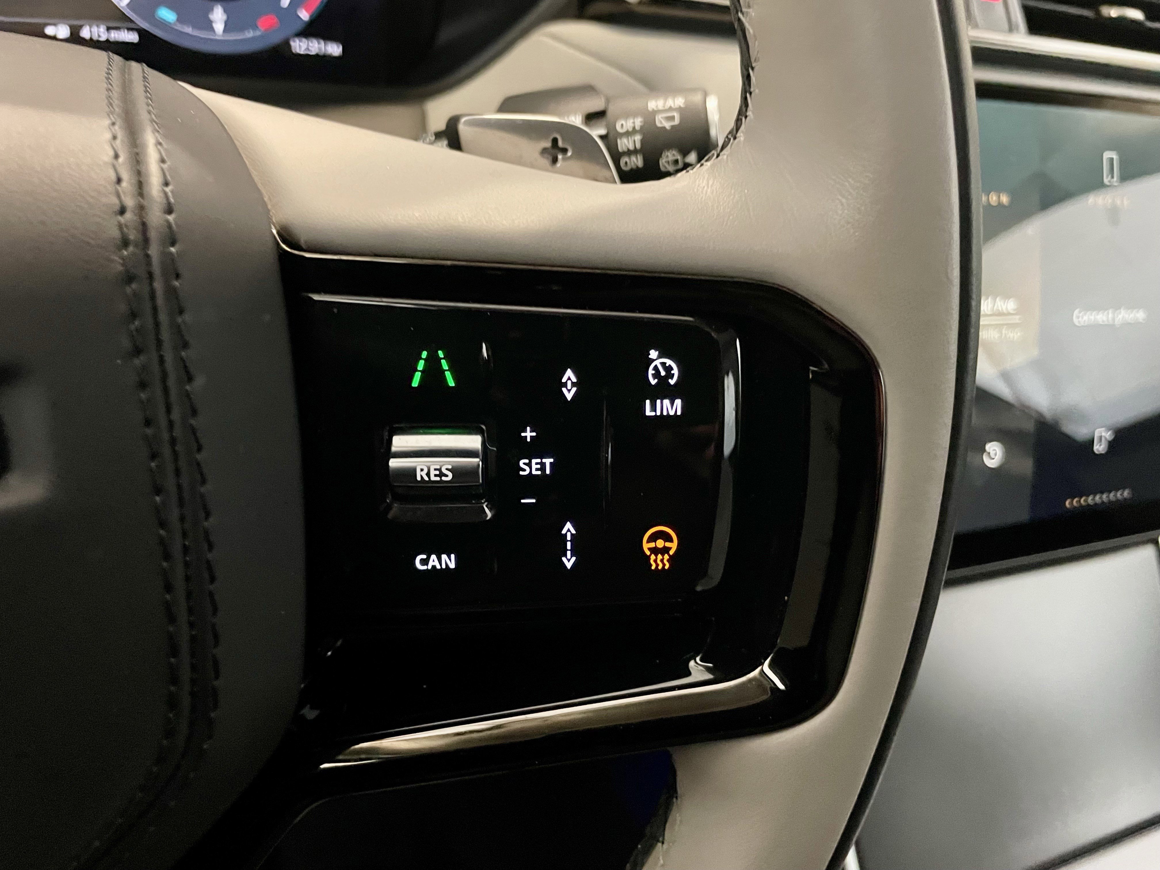 Certified 2025 Land Rover Range Rover Velar Dynamic SE AWD/4WD image 22