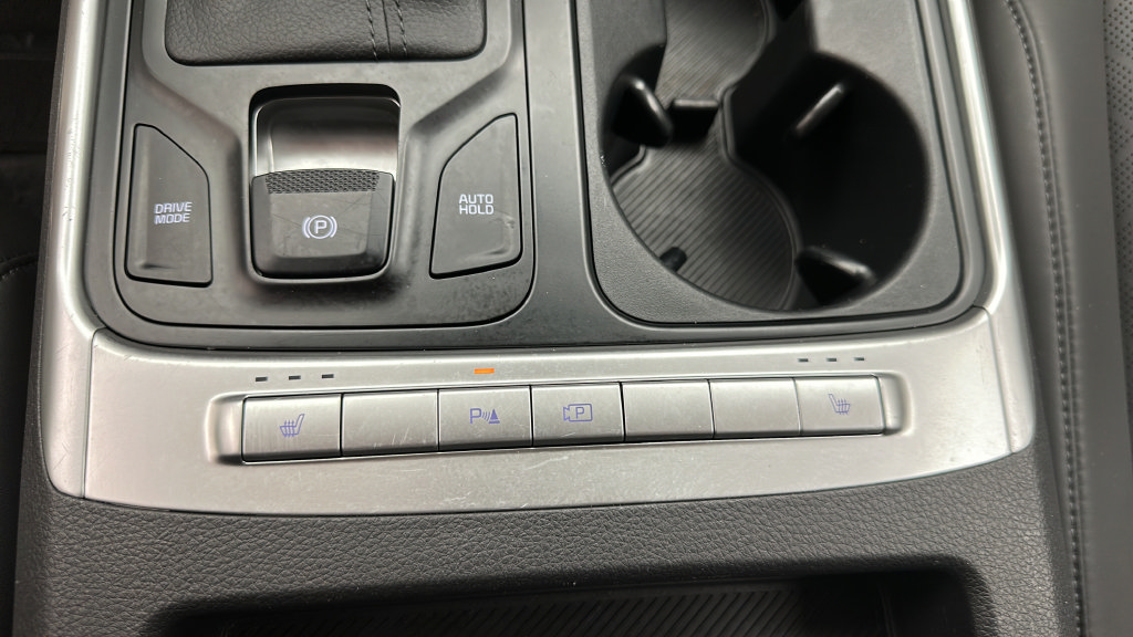 Used 2025 Kia Carnival FWD image 20