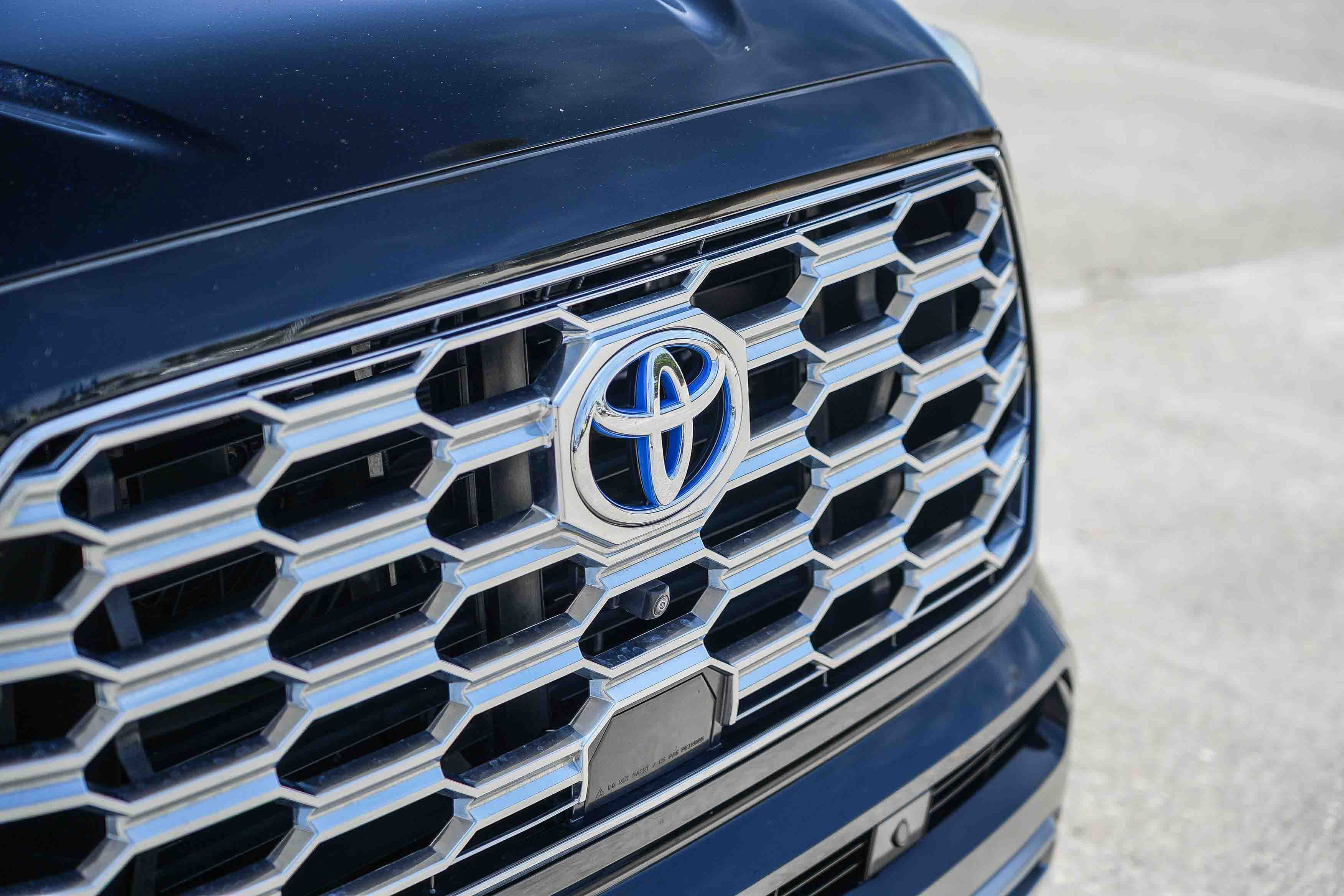 Used 2024 Toyota Sequoia Capstone AWD/4WD image 3