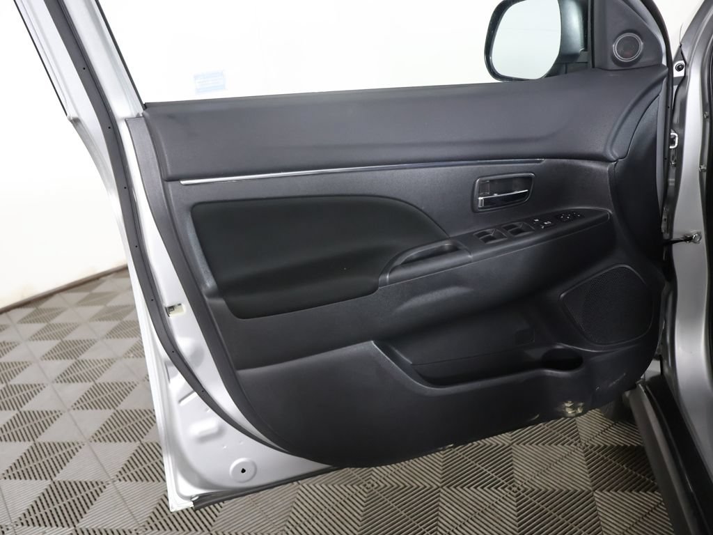 Used 2023 Mitsubishi Outlander Sport ES AWD/4WD image 17