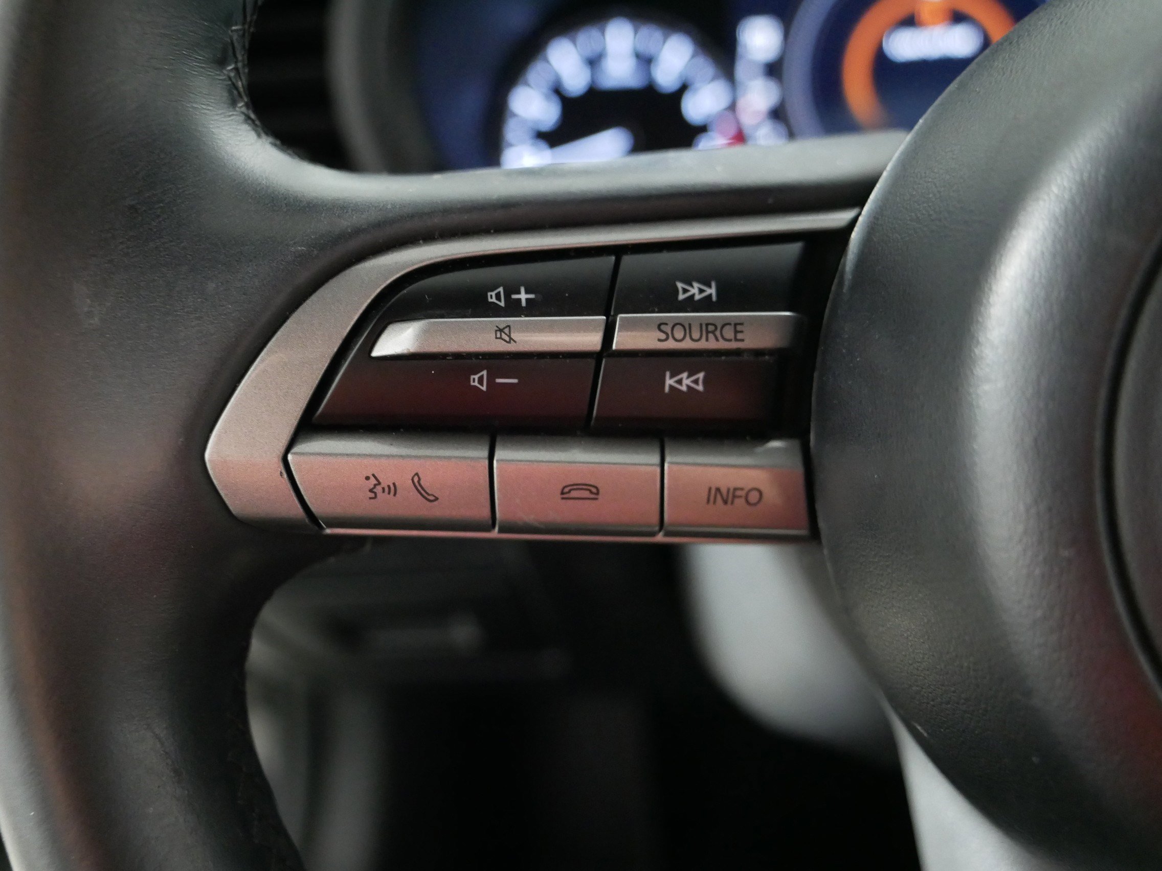 Used 2020 MAZDA MAZDA3 Hatchback FWD image 27