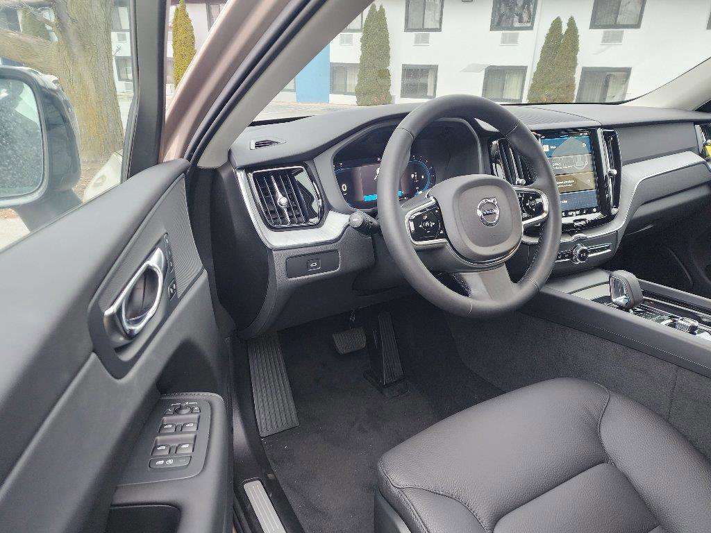 Certified 2025 Volvo XC60 B5 Plus w/ Protection Package Premier image 8