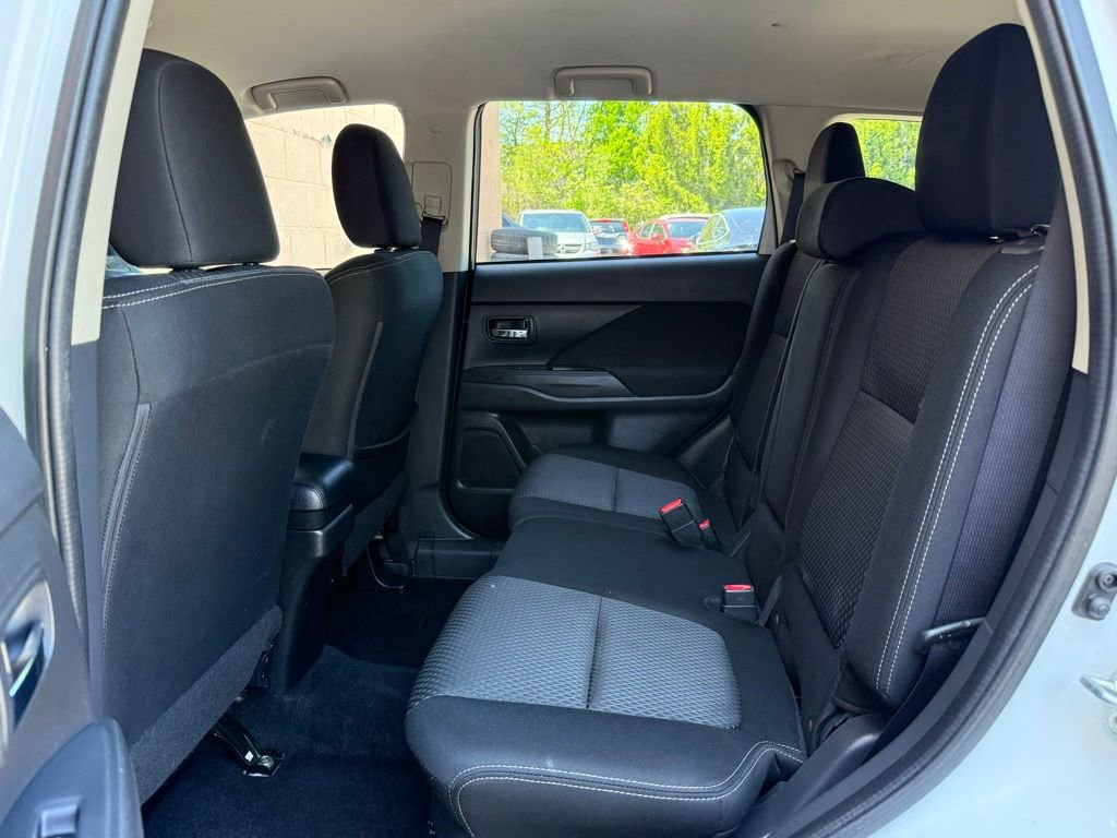 Used 2017 Mitsubishi Outlander ES AWD/4WD image 14
