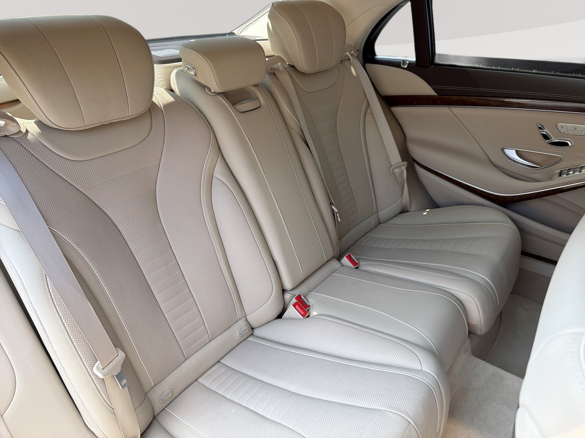 Used 2015 Mercedes-Benz S 550 4MATIC Sedan image 26