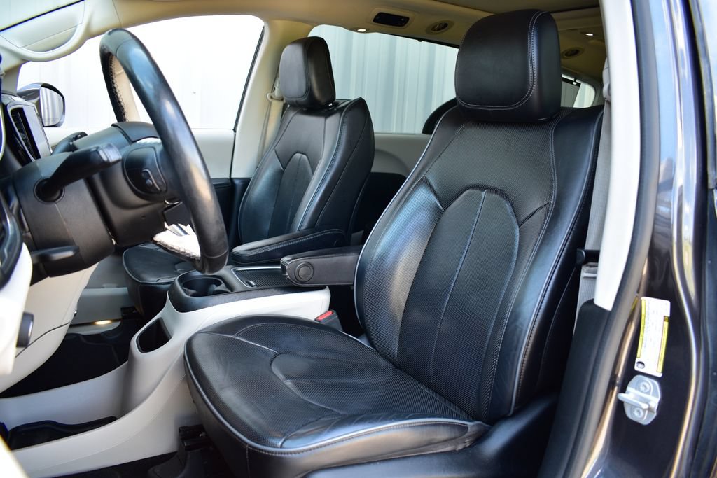 Used 2020 Chrysler Pacifica Limited FWD image 18