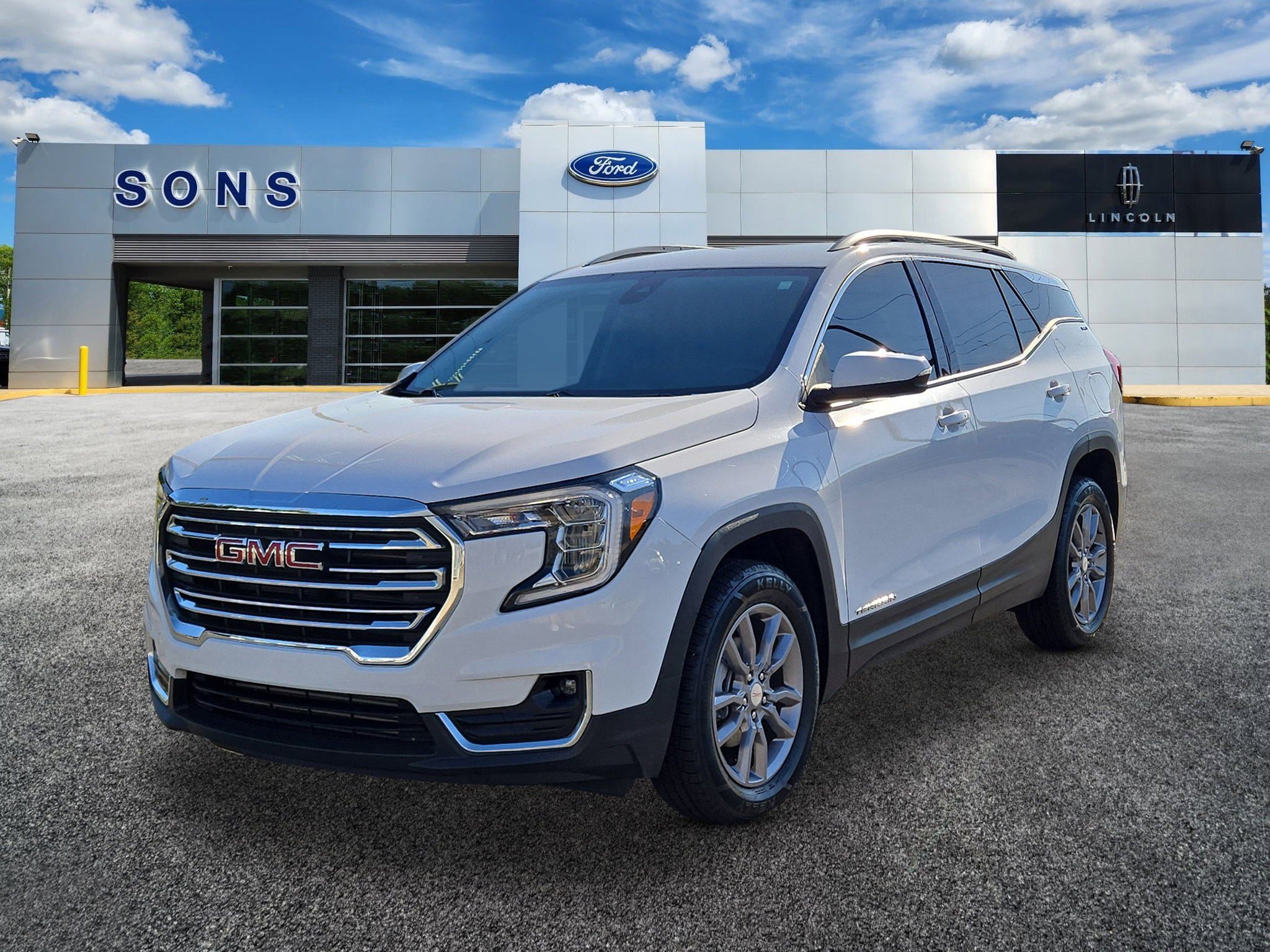 Used 2024 GMC Terrain SLT
