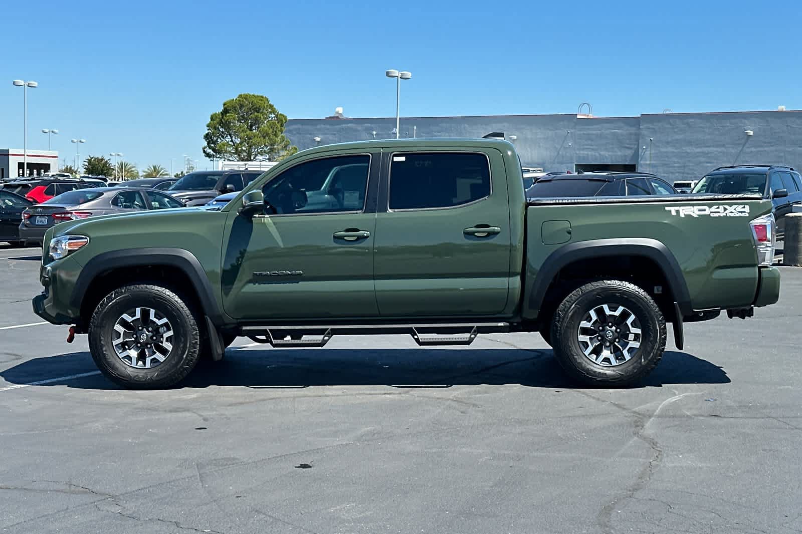 Used 2021 Toyota Tacoma TRD Off-Road w/ Technology Package AWD/4WD image 9