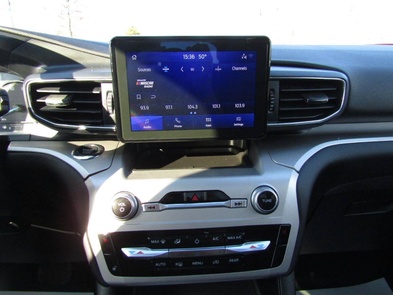 Used 2022 Ford Explorer XLT w/ Equipment Group 202A AWD/4WD image 14