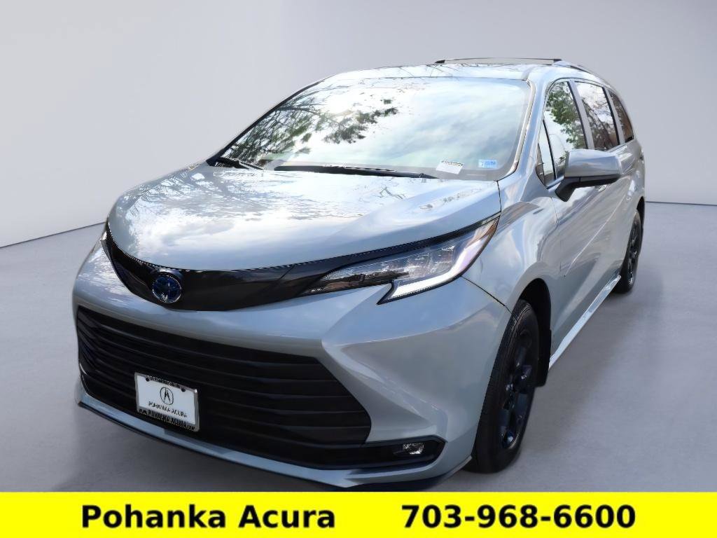 Used 2025 Toyota Sienna XLE Woodland Edition video 3