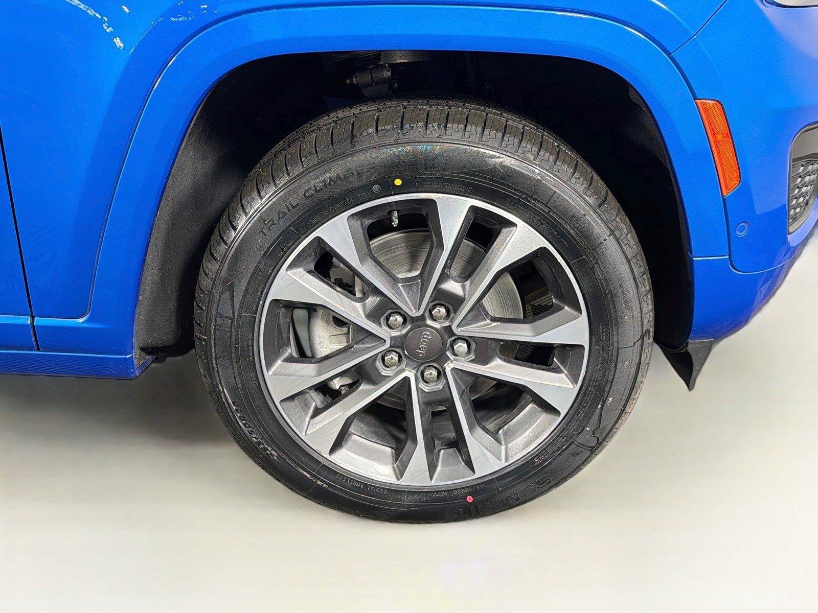 Used 2022 Jeep Grand Cherokee Overland w/ Advanced Protech Group III AWD/4WD image 37