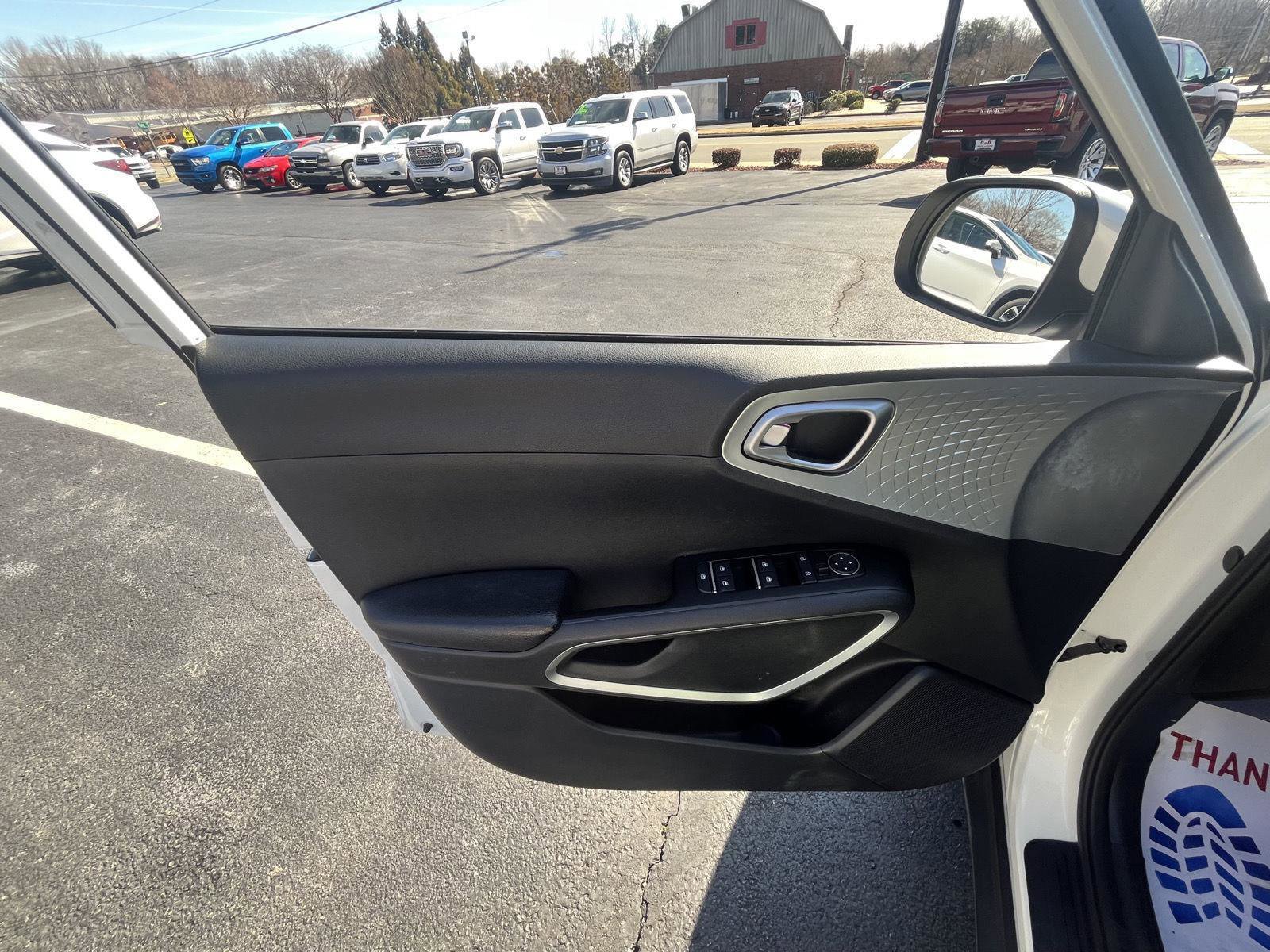 Used 2020 Kia Soul LX image 7