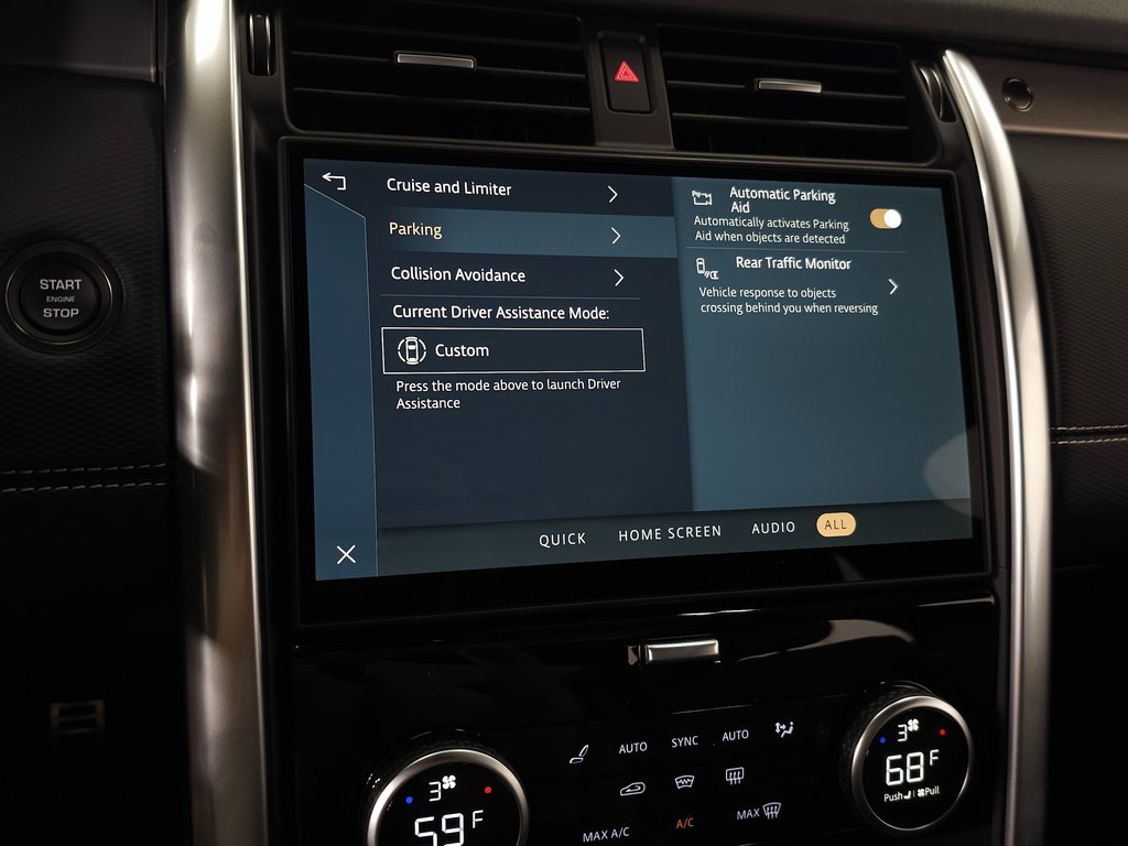 New 2025 Land Rover Discovery Dynamic SE image 24