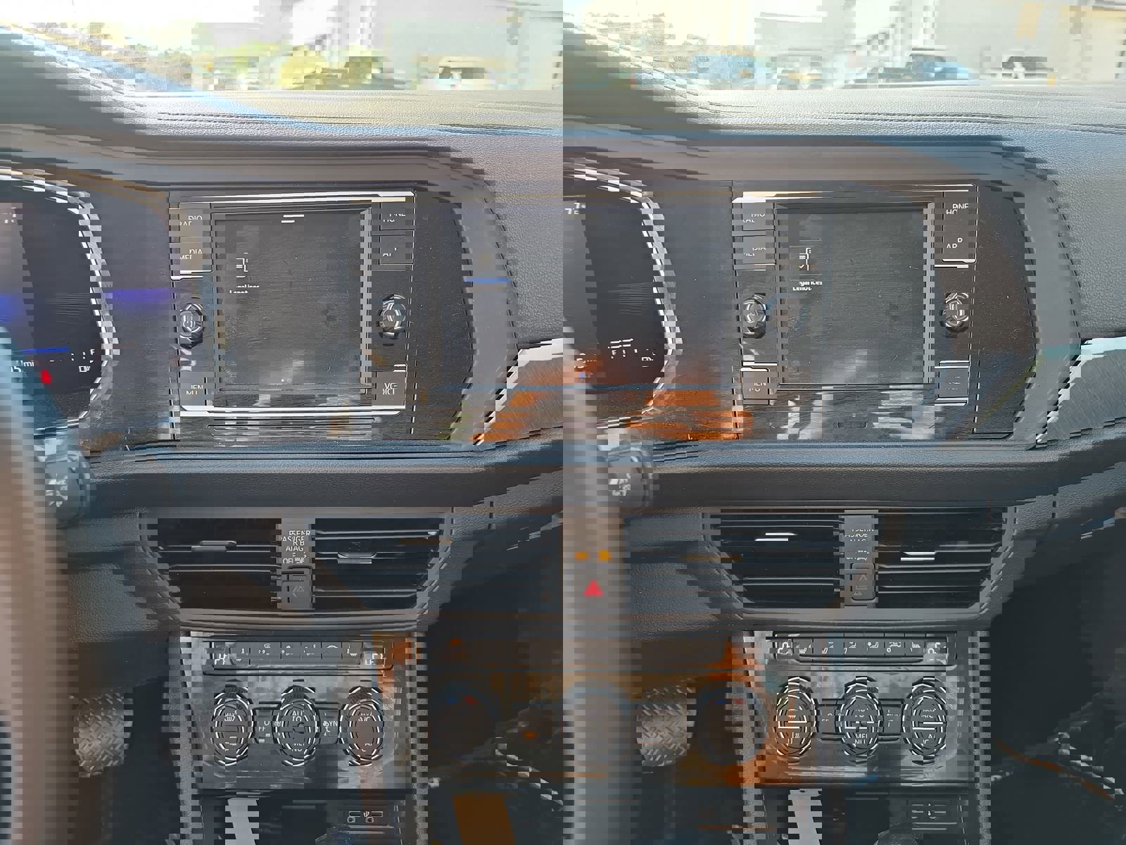 Used 2022 Volkswagen Jetta SE w/ Panoramic Sunroof Package image 25