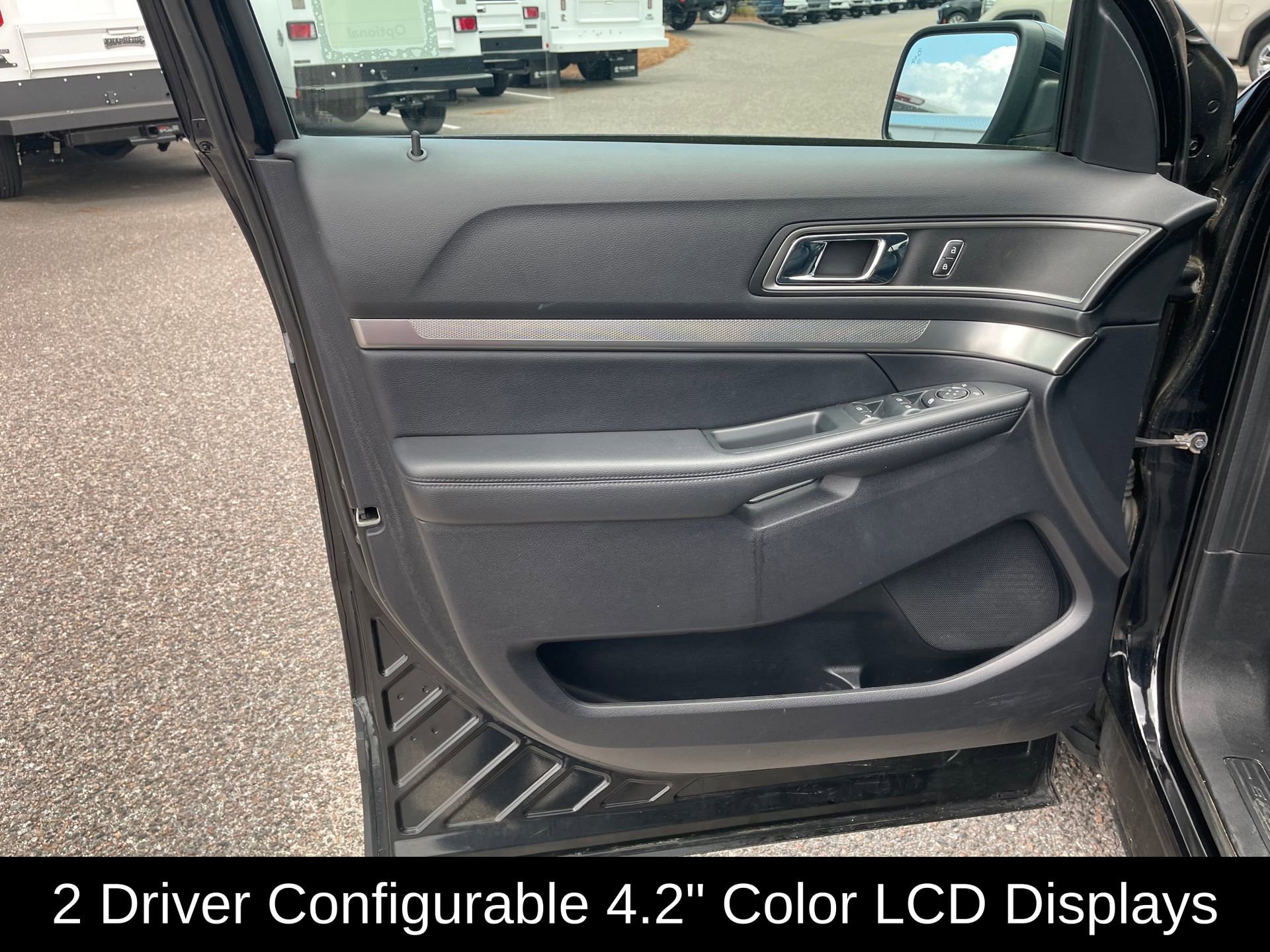 Used 2018 Ford Explorer XLT w/ Equipment Group 202A FWD image 10