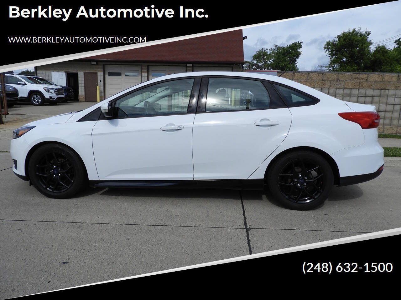 Used 2018 Ford Focus SE w/ Cold Weather Package FWD image 1