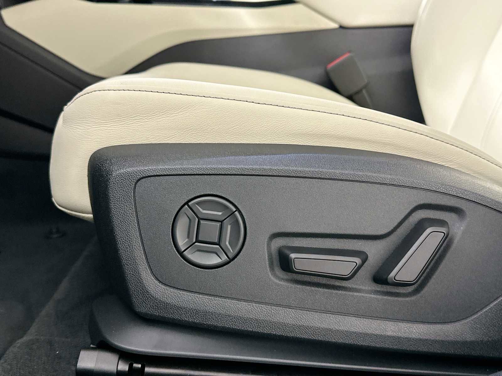 New 2025 Audi A6 e-tron Premium Plus image 18