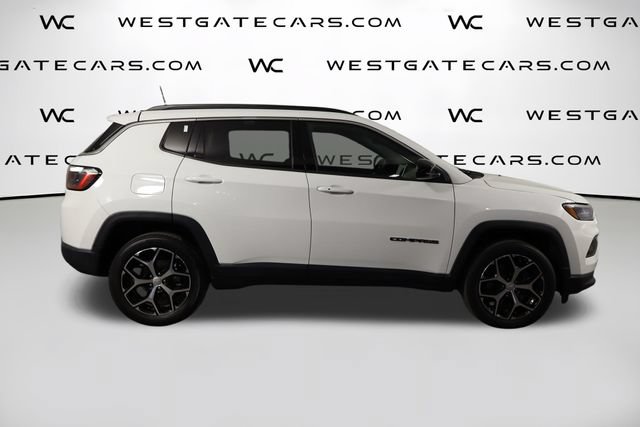 Used 2024 Jeep Compass Latitude AWD/4WD image 45