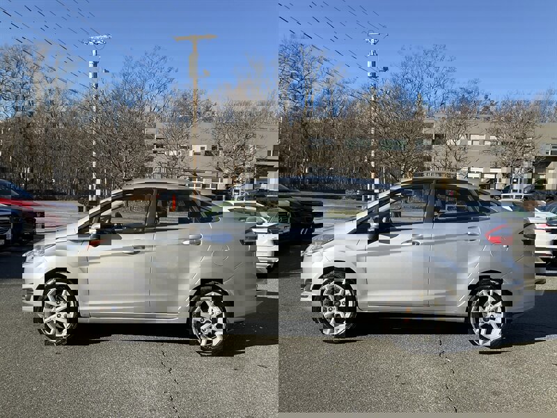 Used 2016 Ford Fiesta SE w/ Equipment Group 201A image 8