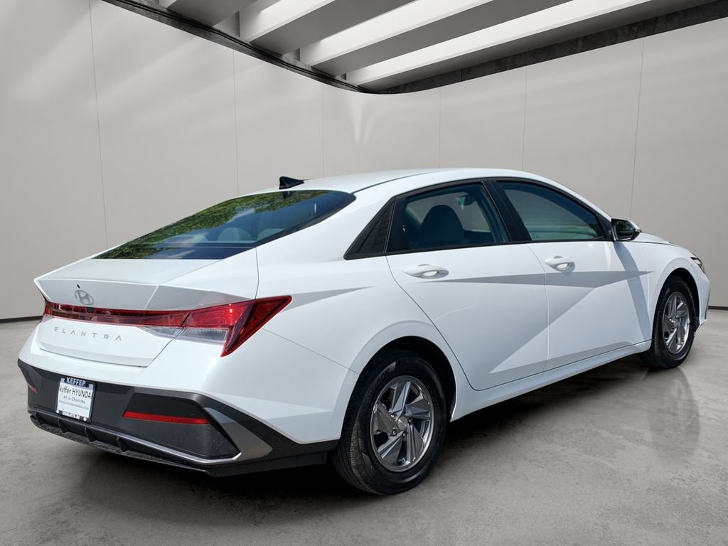 Certified 2026 Hyundai Elantra SE FWD image 5