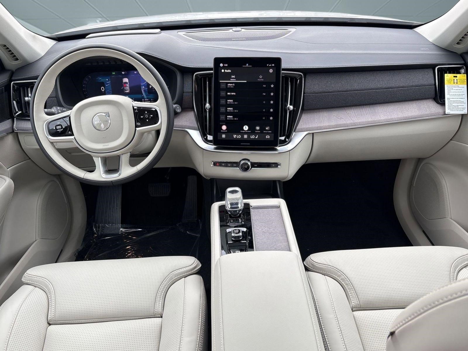 New 2026 Volvo XC90 T8 Ultra w/ Protection Package AWD/4WD image 16