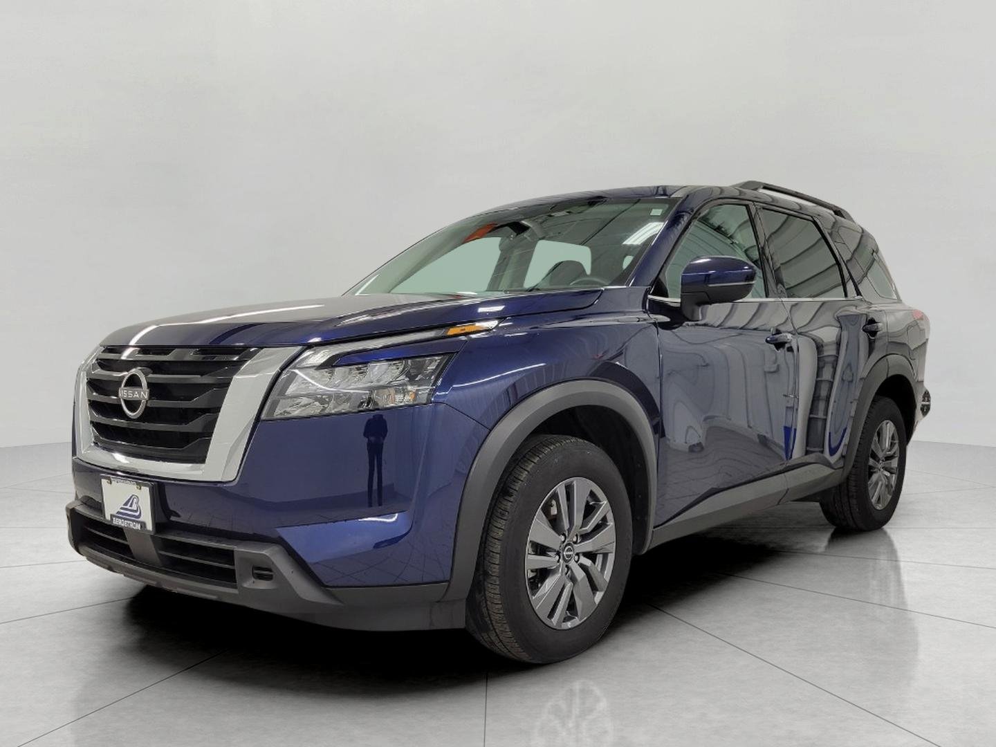 Used 2025 Nissan Pathfinder SV image 12