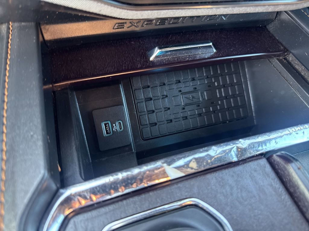 Used 2023 Ford Expedition Platinum image 16