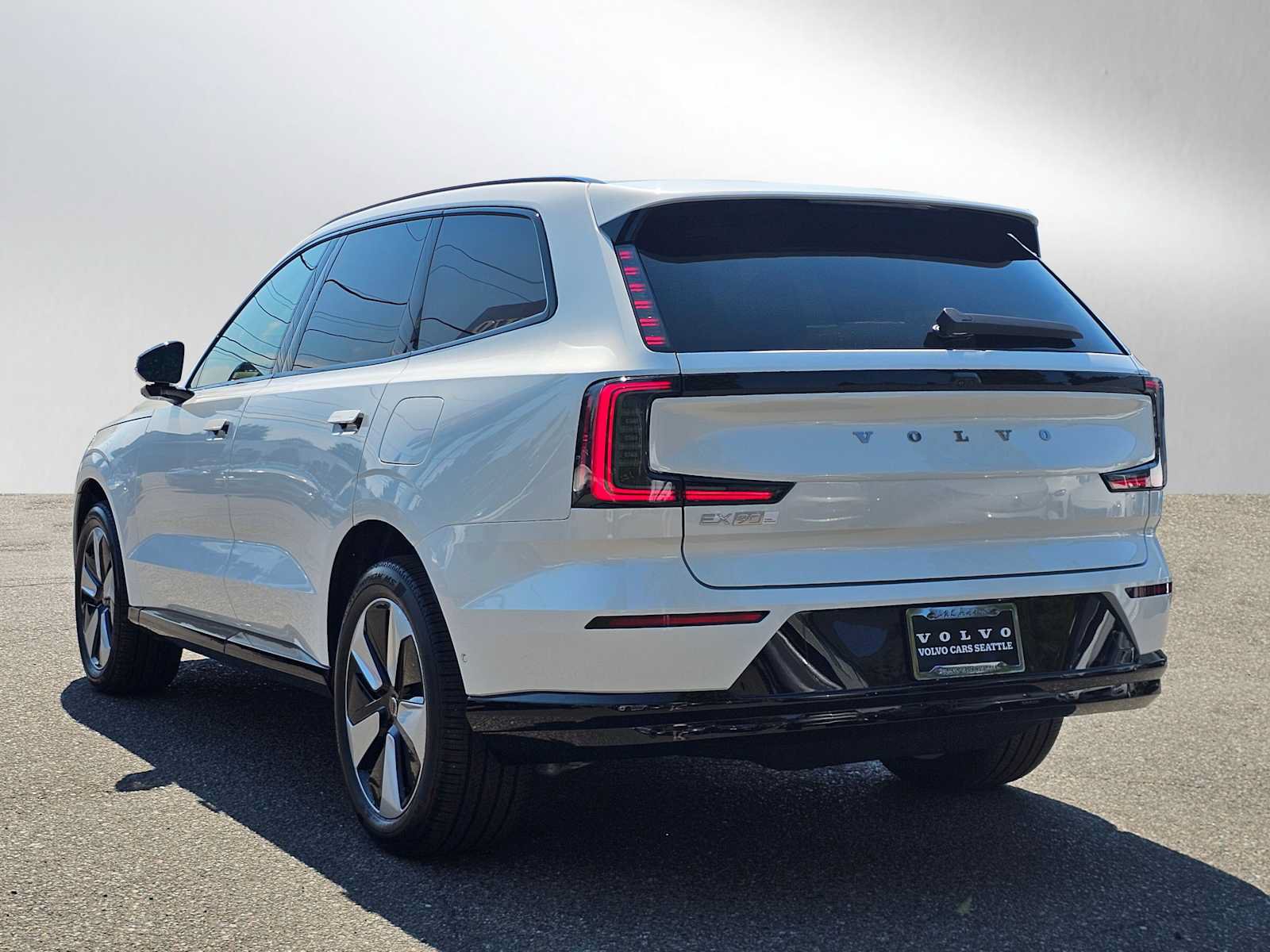 New 2025 Volvo EX90 Plus AWD/4WD image 5