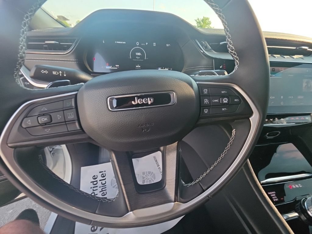 Used 2026 Jeep Grand Cherokee L Limited AWD/4WD image 15