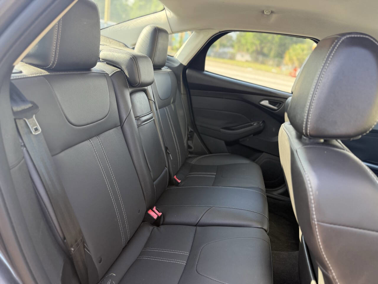 Used 2013 Ford Focus Titanium w/ Titanium Handling Pkg FWD image 22