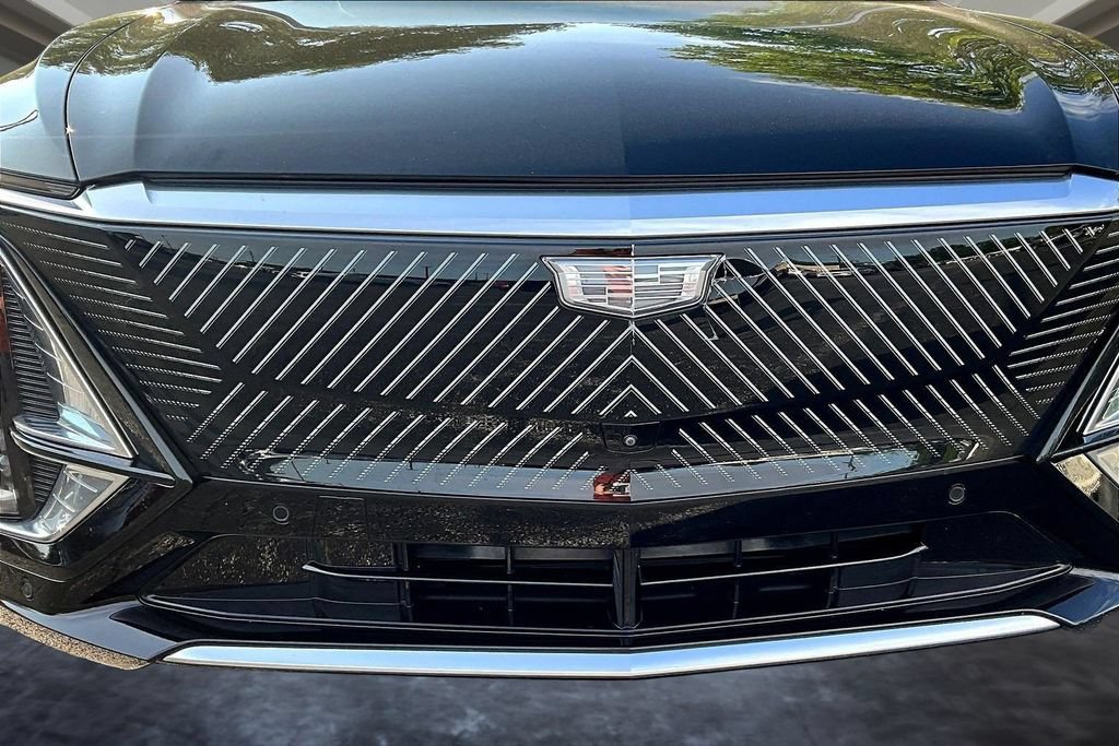 Certified 2025 Cadillac Lyriq Luxury w/ LPO, Floor Liner Package AWD/4WD image 30