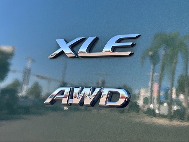 Used 2022 Toyota Corolla Cross XLE w/ Convenience Package image 23